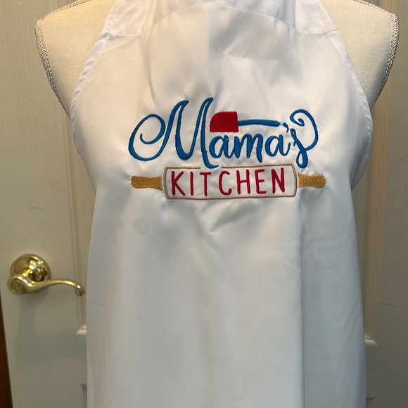 Mama’s Kitchen Embroidered Apron. Great gift for Mom’s, Chefs, Cooks, Holiday’s. - Picture 3 of 3